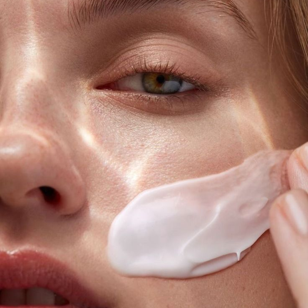 WeGoSmile Niacinamide & Hyaluronic Moisturizing Lotion bottle placed beside glowing skin care essentials, symbolizing deep hydration and radiant skin glow.